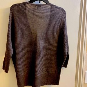 Gorgeous, lightweight Ellen Tracy sweater